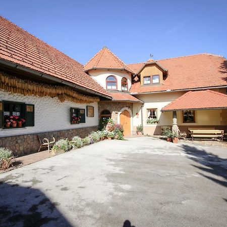 Moj Dom-Toplak Hotel Jursinci Luaran gambar