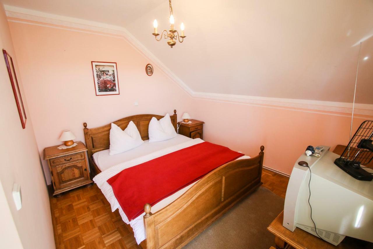 Moj Dom-Toplak Hotel Jursinci Luaran gambar
